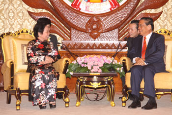 ຮອງປະທານປະເທດ Nguyen Thi Doan ສິ້ນສຸດການໄປຢ້ຽມຢາມລາວ, ເດີນທາງໄປຢ້ຽມຢາມໄທ